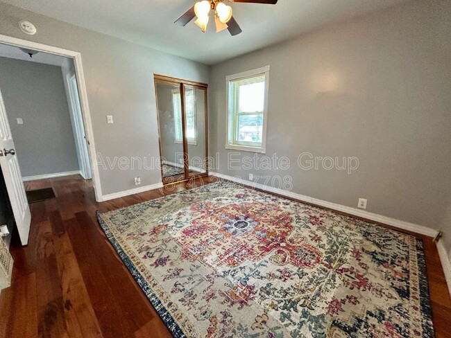 Building Photo - 9215 Meadowbrook Ln