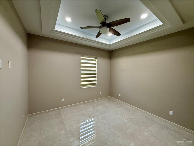 Building Photo - 17 West Dr