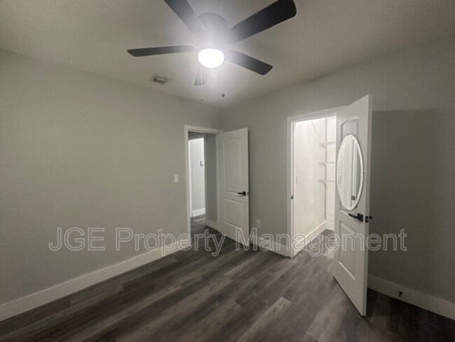 Building Photo - 2154 NE 168th St