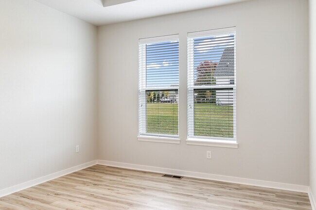Building Photo - 993 Cascade Cir