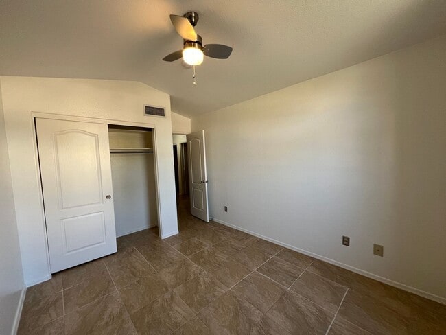 Building Photo - EXCELLENT Location!! This house is a three bedroom & two full baths