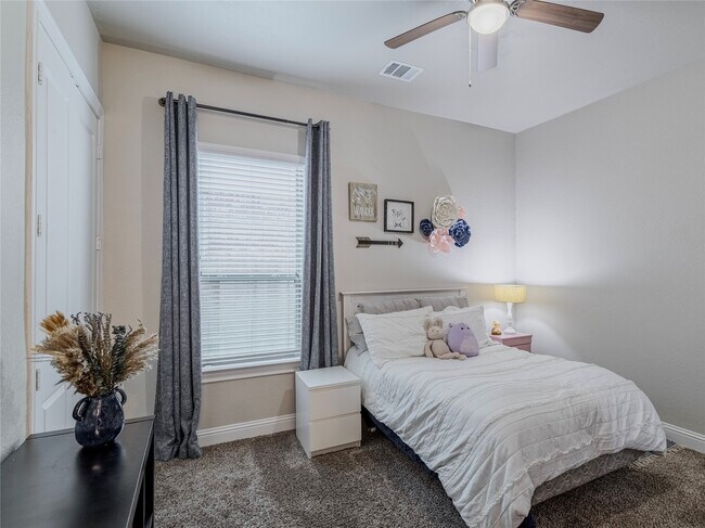 Building Photo - 10923 Texas Rose Dr