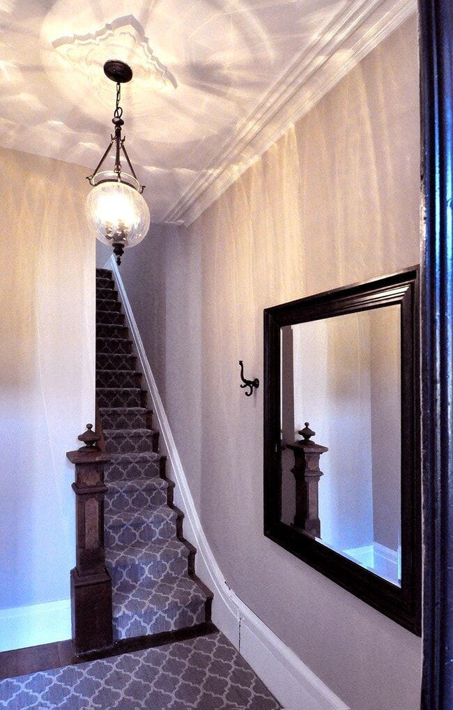 Building Photo - 148A Webster Ave