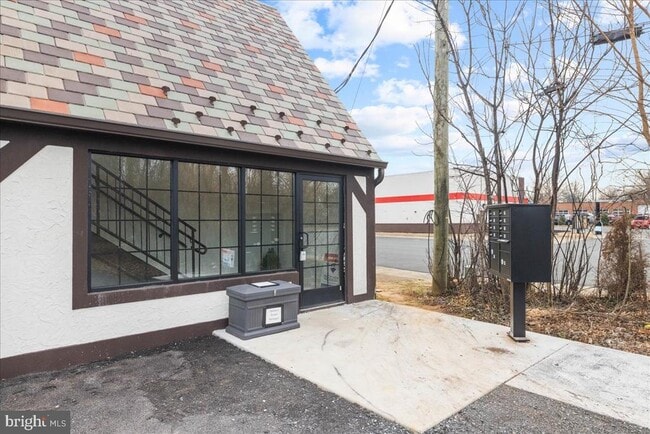 Building Photo - 380 Broadview Ave