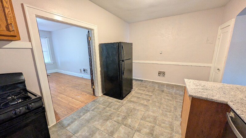 Building Photo - 5044 Mardel Ave