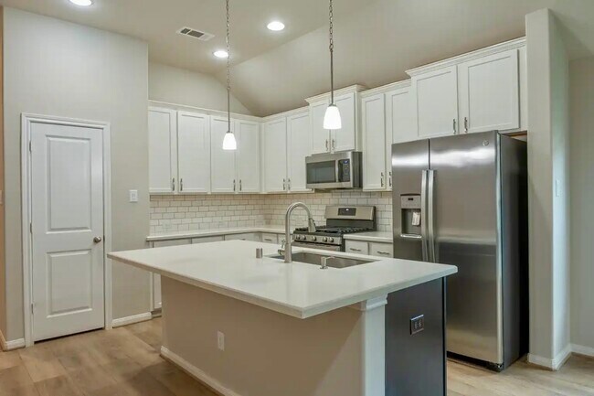 Building Photo - 31231 Balsam Hawk Ln