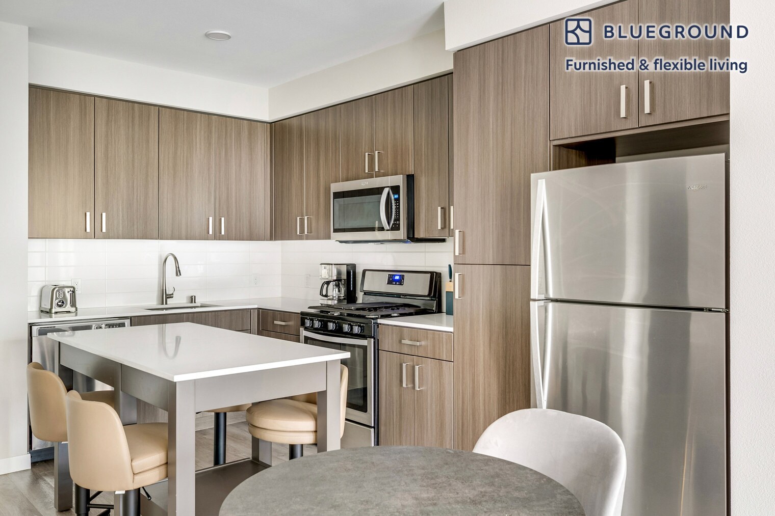 Building Photo - 3560 Rambla Pl