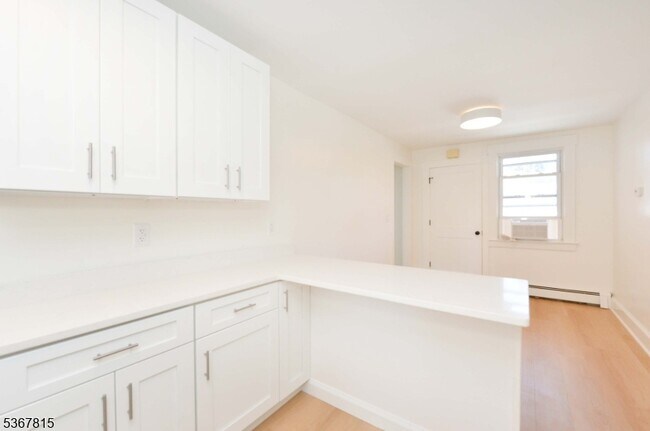 Building Photo - 244 Van Winkle Ave