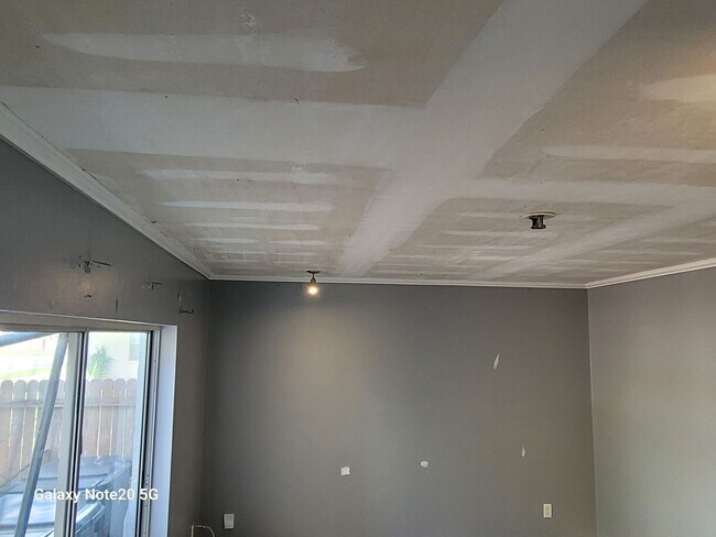 Building Photo - FOR RENT!!! BEAUTIFUL AND RECENTLY UPDATE ...