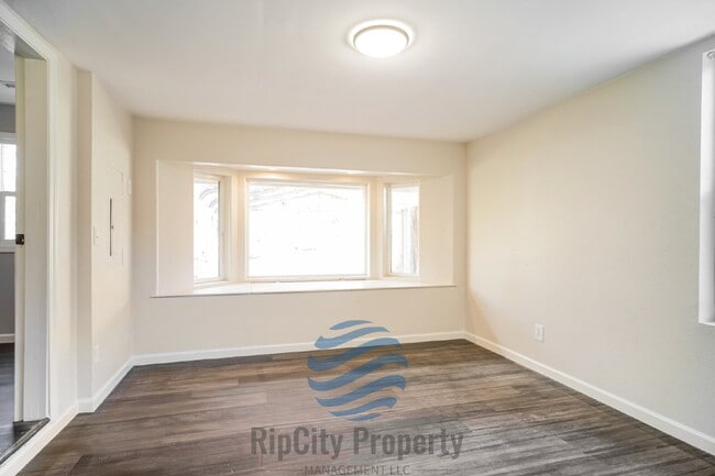 Building Photo - 1307 Elm St