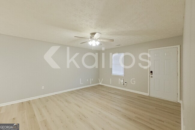 Building Photo - 320 Deer Park Dr