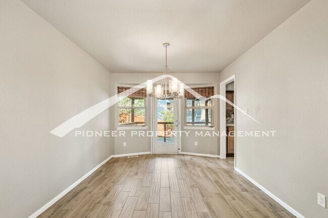 Building Photo - Beautifully Updated Rockrimmon Home Near Ute Valley Park with 5 bed, 3 bath, 2 car garage and AC!