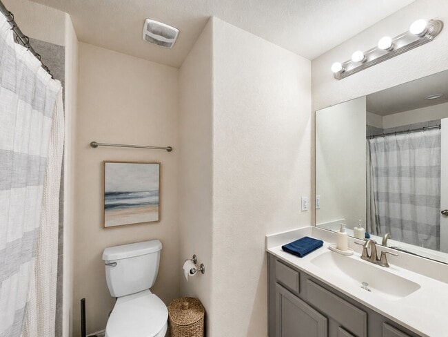 Building Photo - 2119 Del Mar Dr