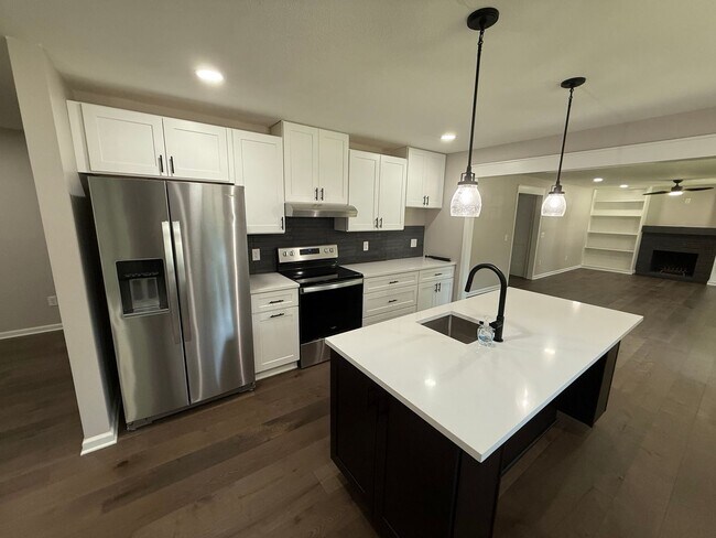 Building Photo - Westwood KS Renovated 3 Bed/2.5 Bath MainLevel Home with Attached Garage and Utilities w/Fee, Own...