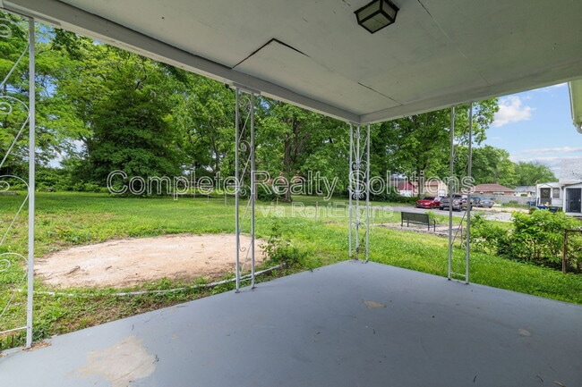Building Photo - 6127 Lucille Ave