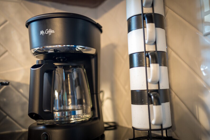 Building Photo - 5104 Abigail Dr