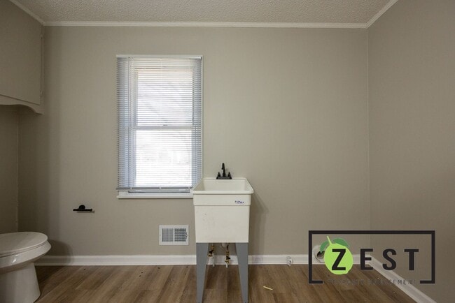 Building Photo - BEAUTIFUL HOME! OPEN HOUSE SATURDAY MAY 31...