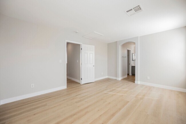 Building Photo - 6075 Las Nubes Dr