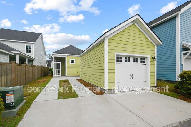 Building Photo - 553 Sound Dr