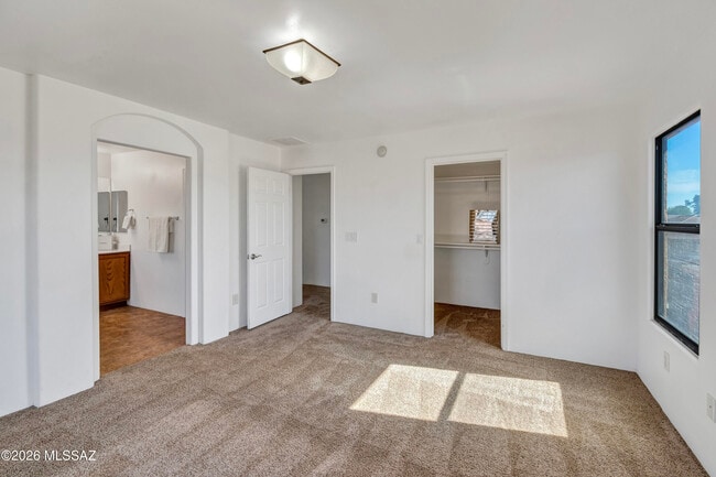 Building Photo - 4830 S VALLECANO Dr
