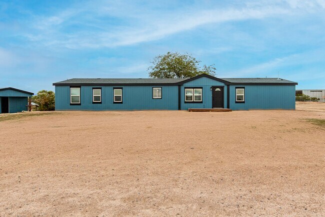 Building Photo - 1.25 Acre 5 Bedroom 3 Bathroom Horse Property in Florence!