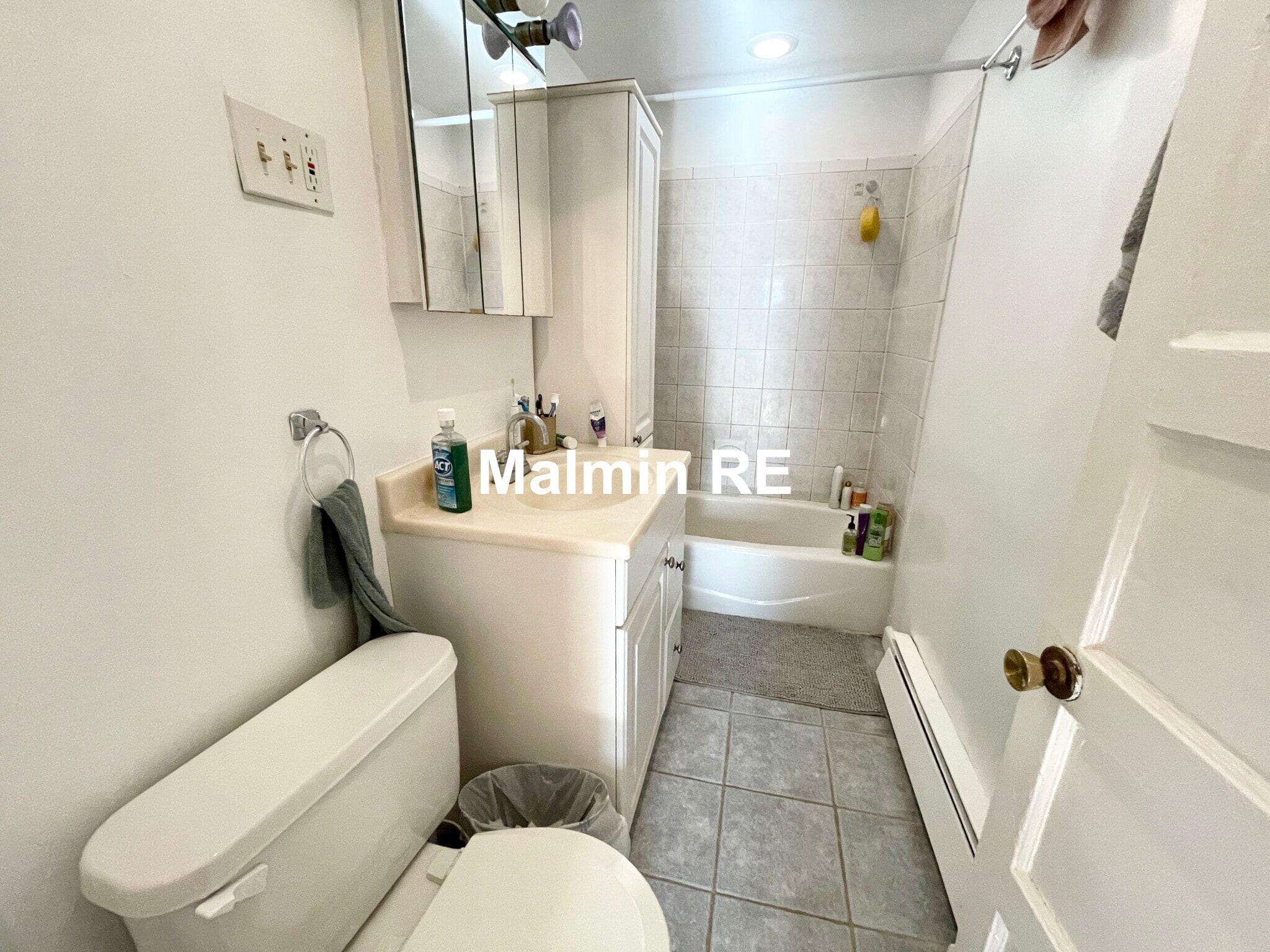 Building Photo - 19 Sachem St