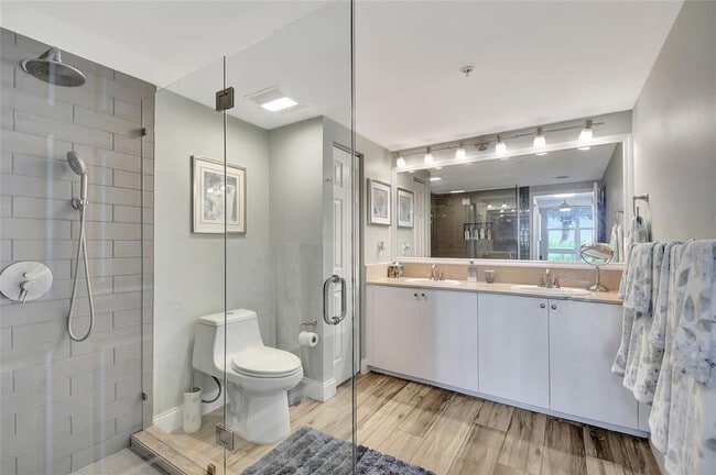 Building Photo - 700 E Boynton Beach Blvd