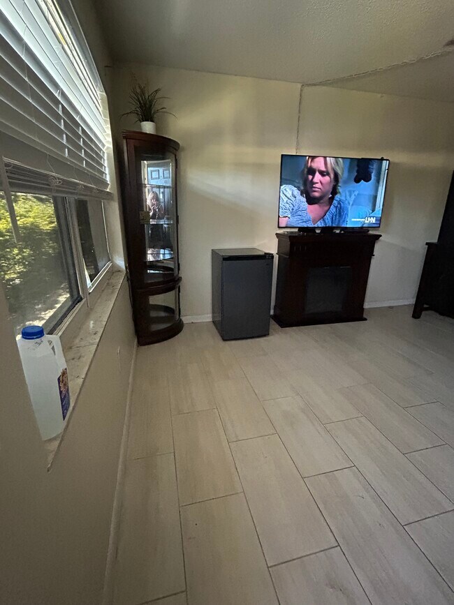 Building Photo - 2501 Harn Blvd