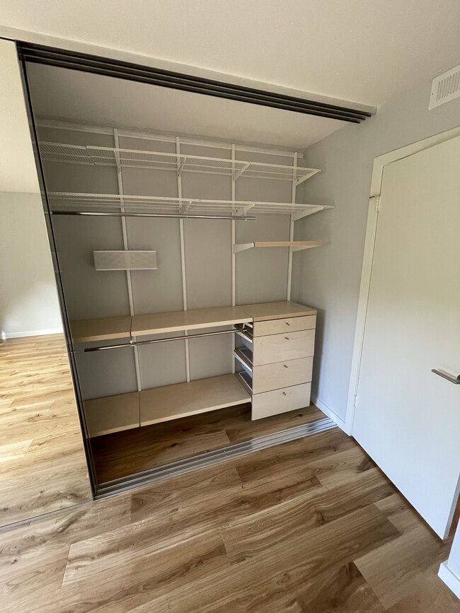 Building Photo - 36 Redwood Ave