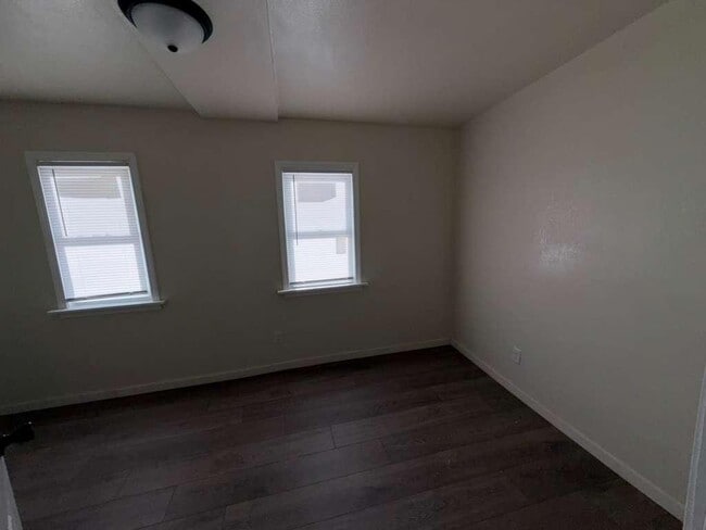 Building Photo - 653 W Bruce St