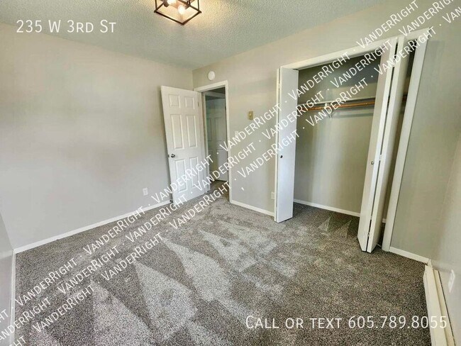 Building Photo - 235 W 3rd St-