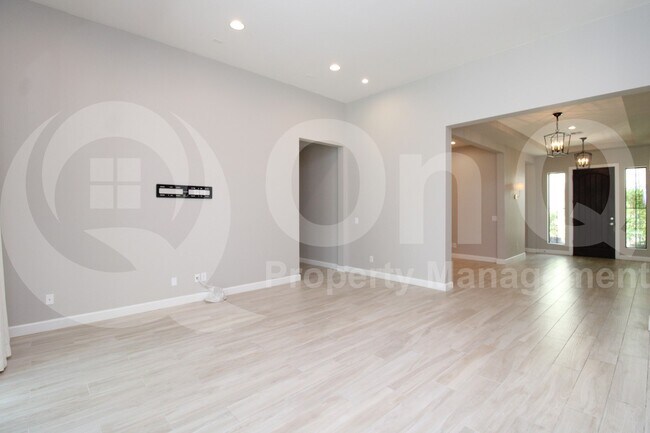 Building Photo - 3847 E Mead Dr