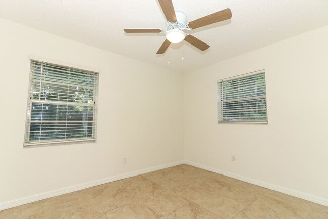 Building Photo - Sanford Home - 3/2 with garage and huge yard