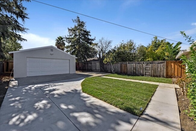 Building Photo - 3360 Warburton Ave