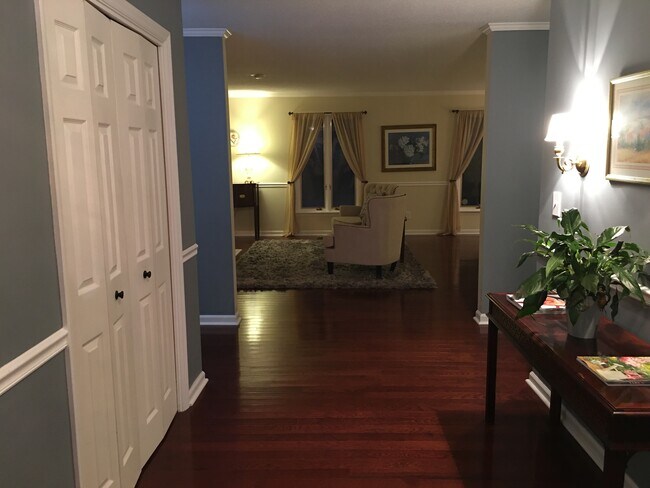 Building Photo - 685 Donald Ross Dr