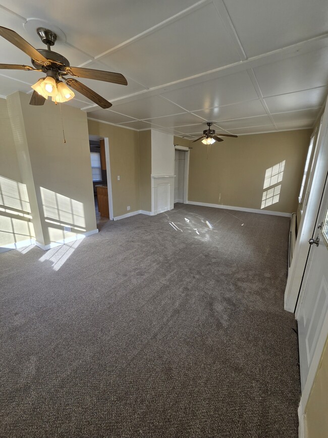 Building Photo - 12 S A St