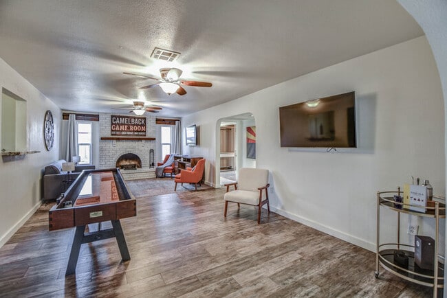 Building Photo - 2 Bd 2 Ba + Guest House with Fully Furnish...