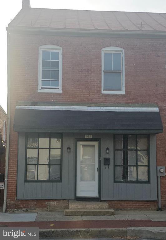 Primary Photo - 613 N Market St