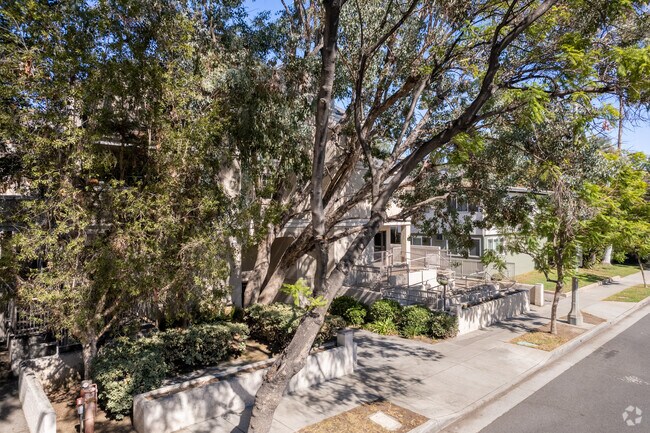 Building Photo - 317 E Del Mar Blvd