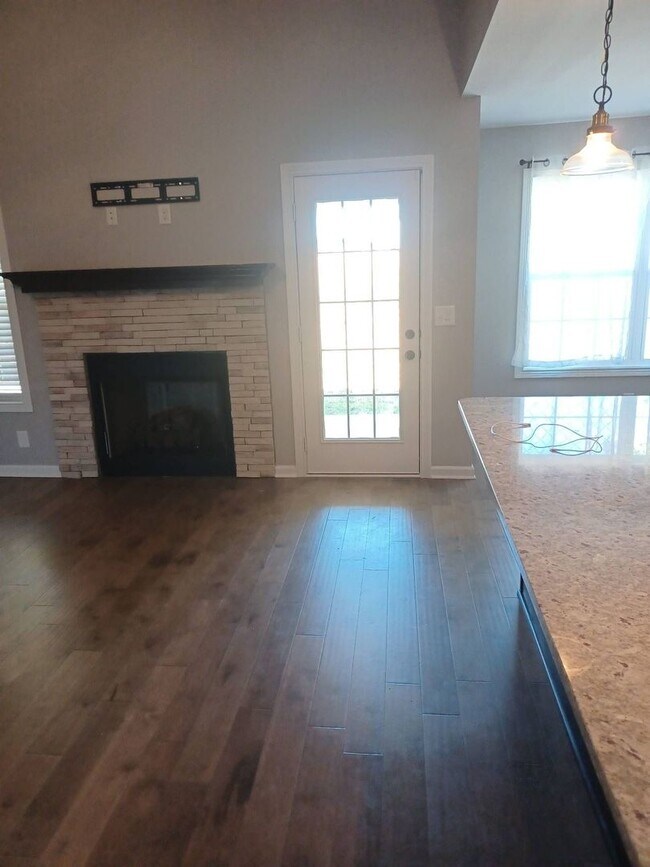 Building Photo - 3 Bedroom 2 Bathroom Home!
