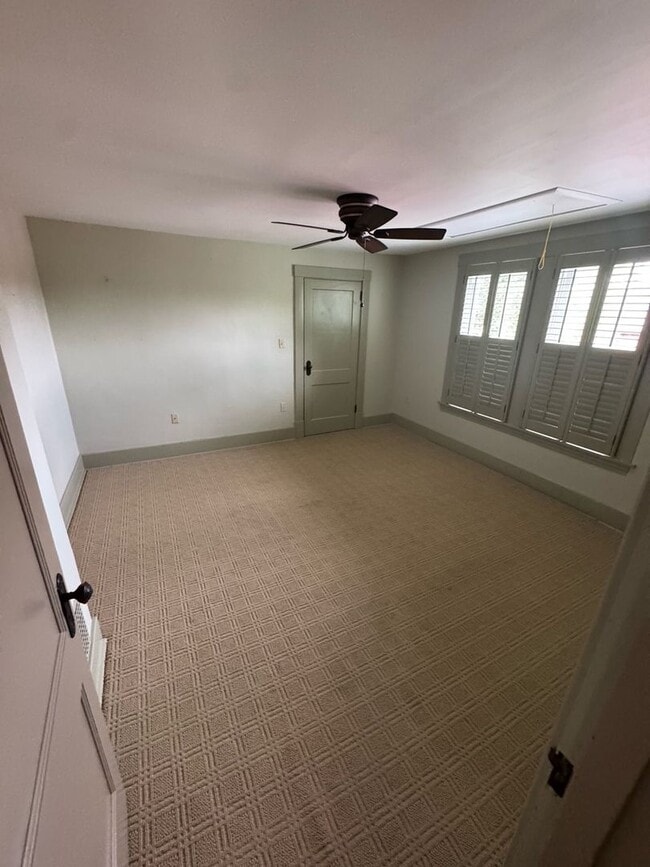 Building Photo - Charming 3-Bedroom Home in Desirable Allis...