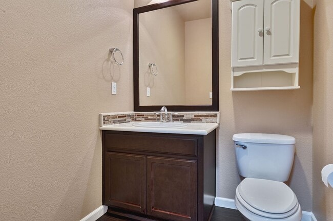 Building Photo - Exceptional 3BR Condo in Folsom! Stylish U...