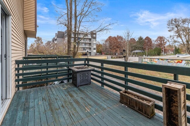 Building Photo - Broad Ripple townhome with garage, updated kitchen, and walkable convenience!