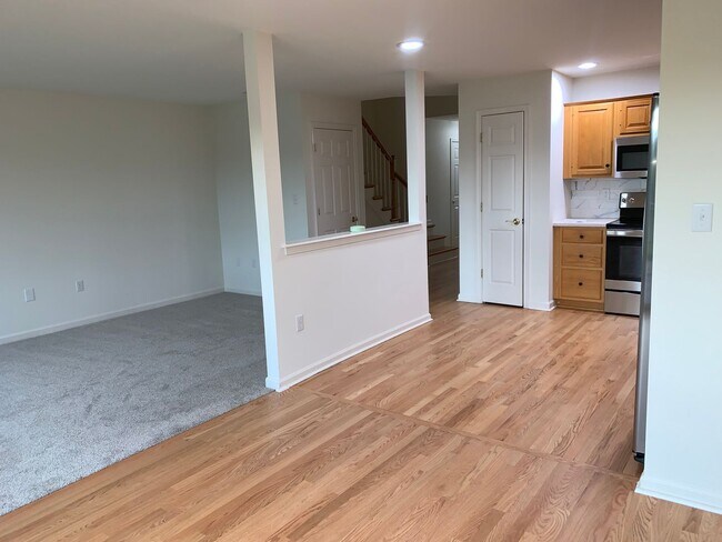 Building Photo - Don't Miss Out On This New Cumberland Town-Home For Rent, 3 Stories/3 Bedrooms/2.5 Bathroom In We...