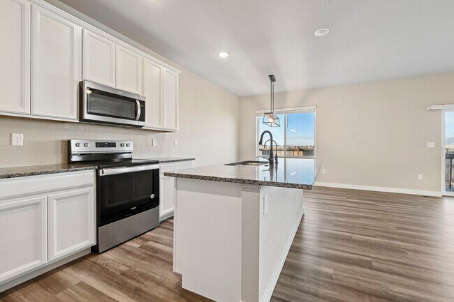 Building Photo - 11197 House Finch Ln
