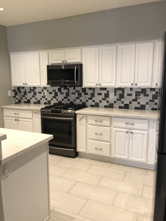 Building Photo - 2BR/2BA Plus Bonus/office Condo at The Hei...