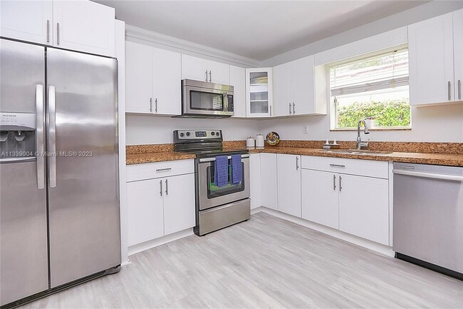 Building Photo - 411 NE 88th St