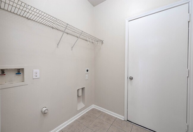 Building Photo - 927 Hannah Falls Ln