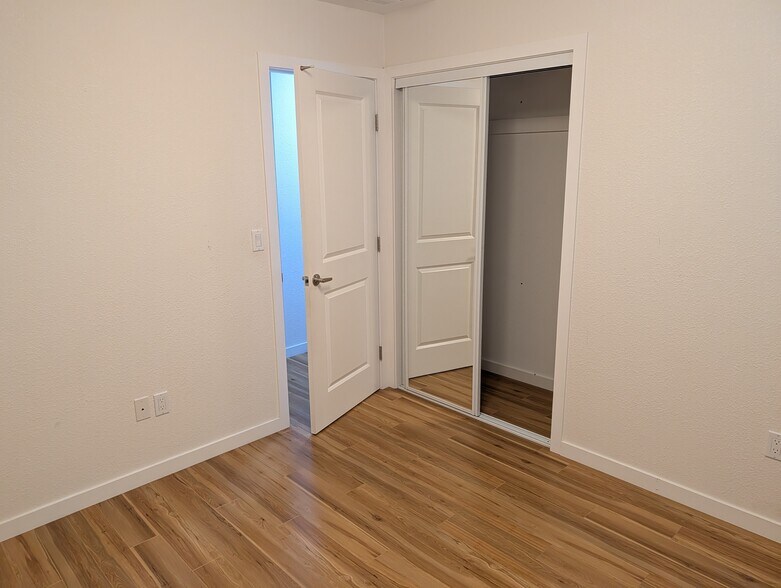 Building Photo - 487 Tuscarora Dr