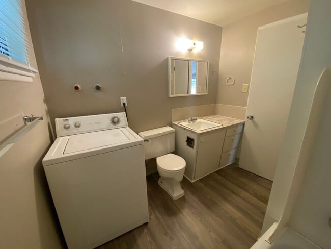 Building Photo - 1840 Homer Dr